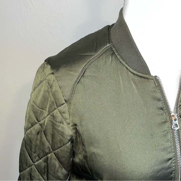Olive Quilt-Sleeve Bomber Jacket - Picture 4 of 6